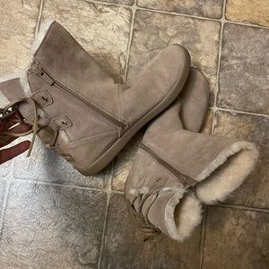 Koolaburra by UGG Women's size 9 Shazi Suede Lace Up Ankle Boots Tan 1019361